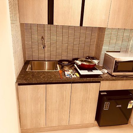 The Lodgers 2 Bhk Serviced Apartment Near Artemis Hospital Sector 57 Gurgaon - Nearest Metro Station Sector 54 Chowk Exterior foto