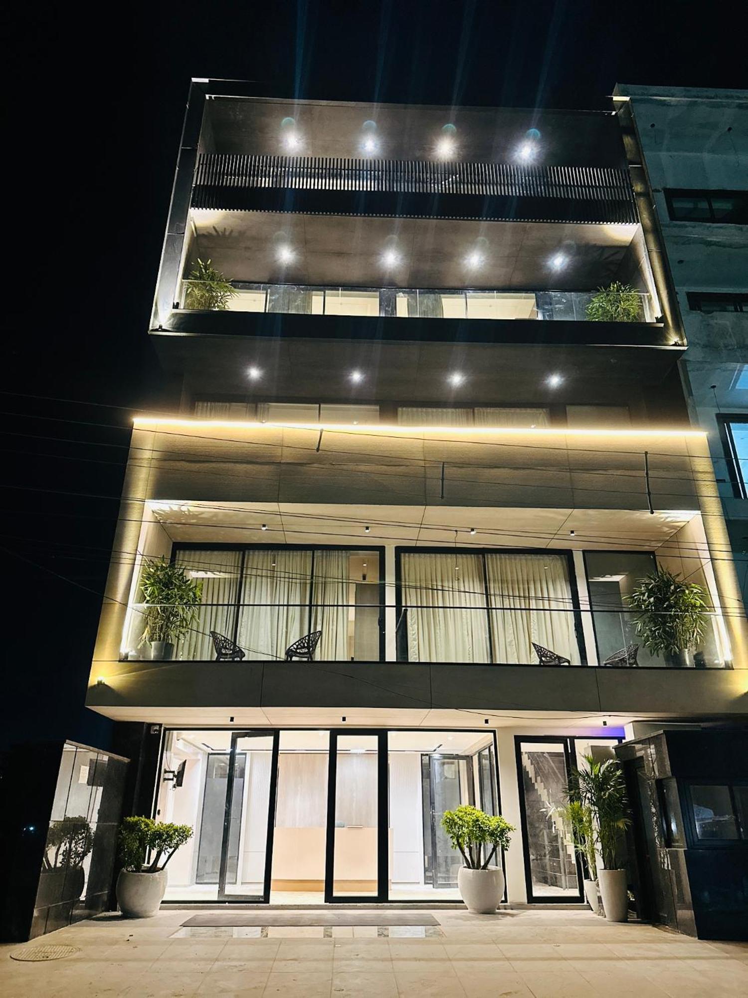 The Lodgers 2 Bhk Serviced Apartment Near Artemis Hospital Sector 57 Gurgaon - Nearest Metro Station Sector 54 Chowk Exterior foto
